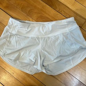 Lululemon white speed up shorts 2.5 inseam size 4